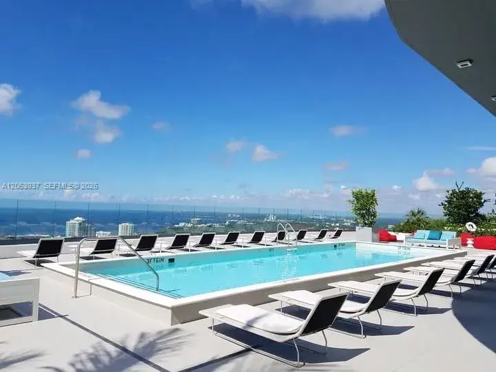 2 bedroom 2 bath Residential Lease for rent at 45 SW 9th St # 3303, Miami FL 33130