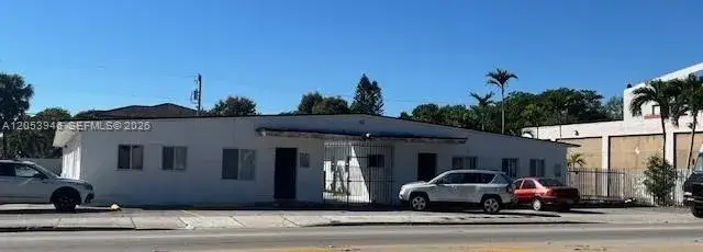 2 bedroom 1 bath Residential Lease for rent at 2900 W Flagler St # 11, Miami FL 33135