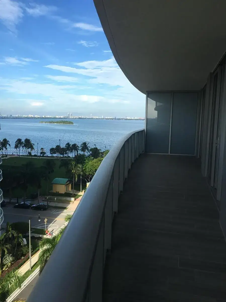 2 bedroom 2 bath Residential Lease for rent at 488 NE 18 st # 809, Miami FL 33132