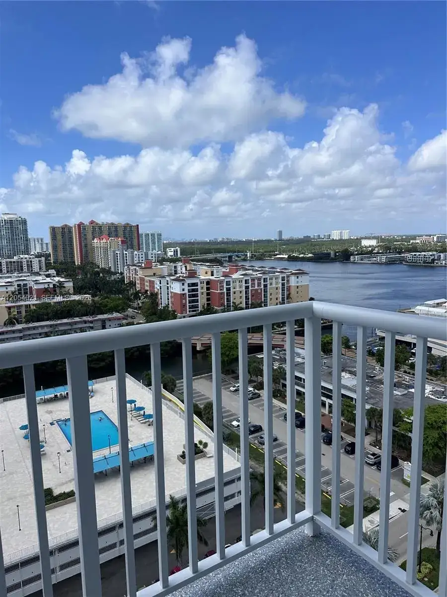 1 bedroom 1 bath Residential for sale at 231 174th St # 1905, Sunny Isles Beach FL 33160
