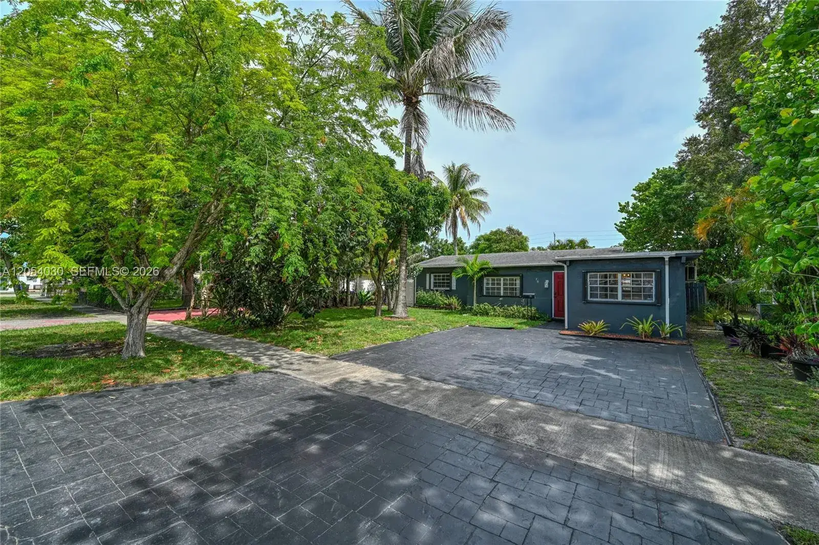 3 bedroom 2 bath Residential for sale at 76 NE 170th St, North Miami Beach FL 33162