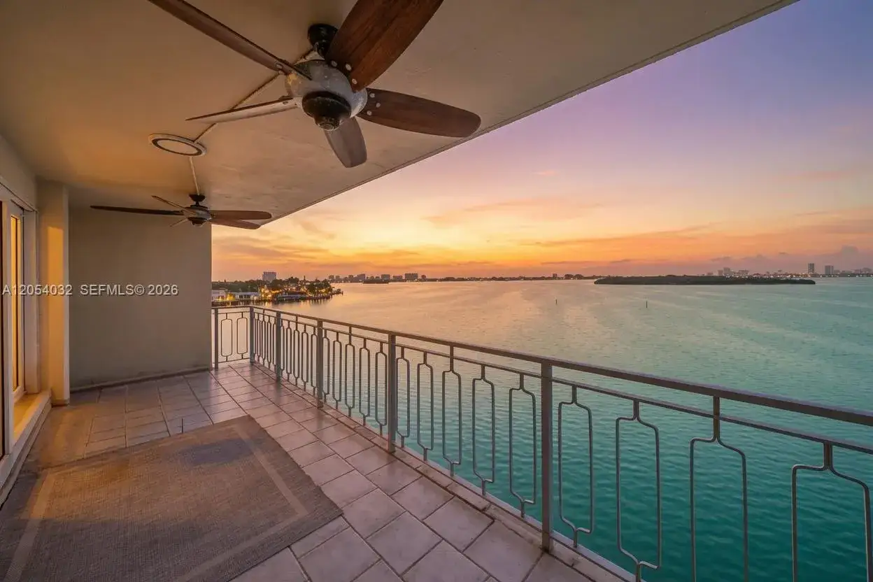 2 bedroom 2 bath Residential Lease for rent at 11111 Biscayne Blvd # 5A, Miami FL 33181