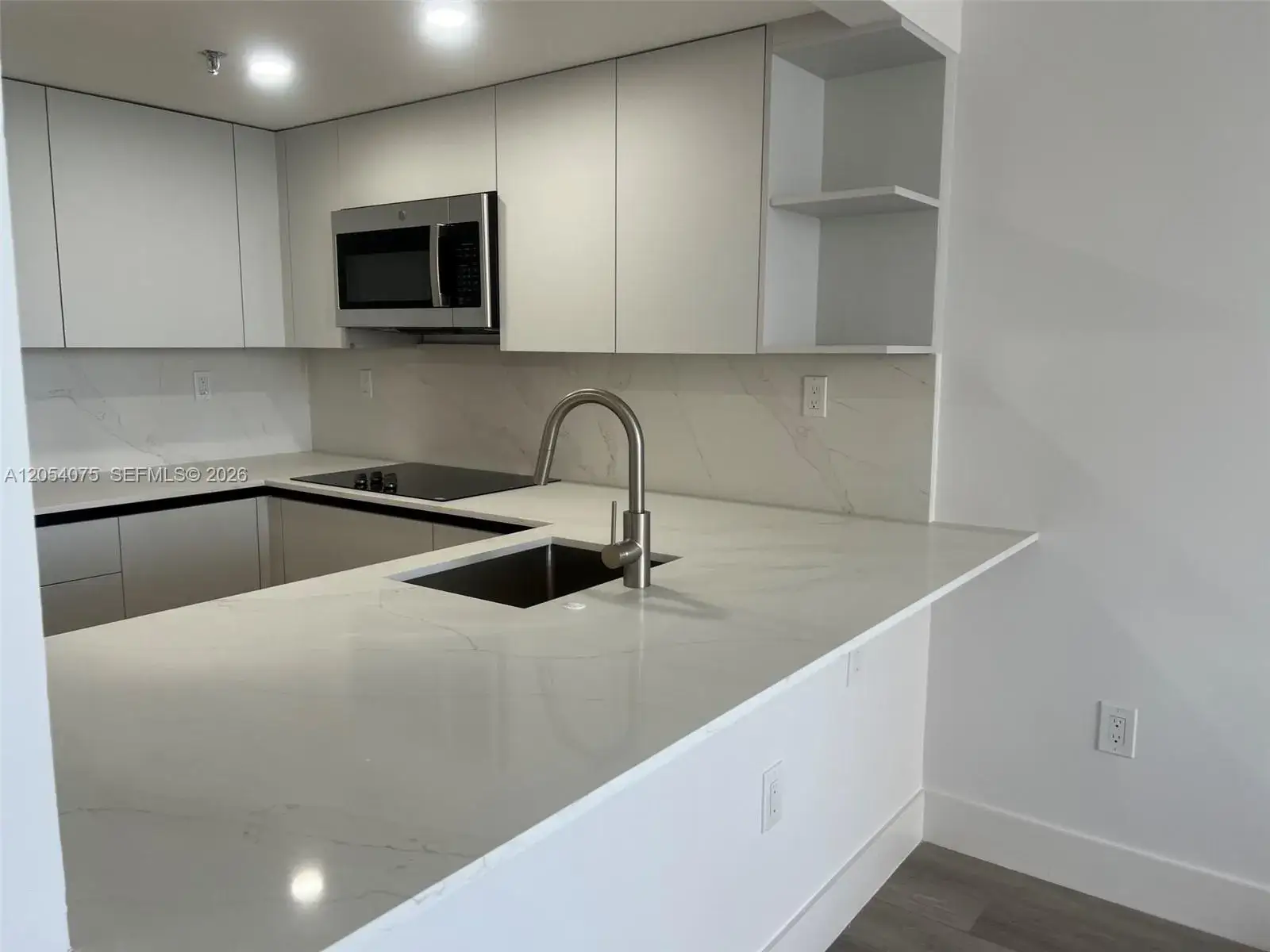 1 bedroom 1 bath Residential Lease for rent at 540 BRICKELL KEY DR # 1022, Miami FL 33131