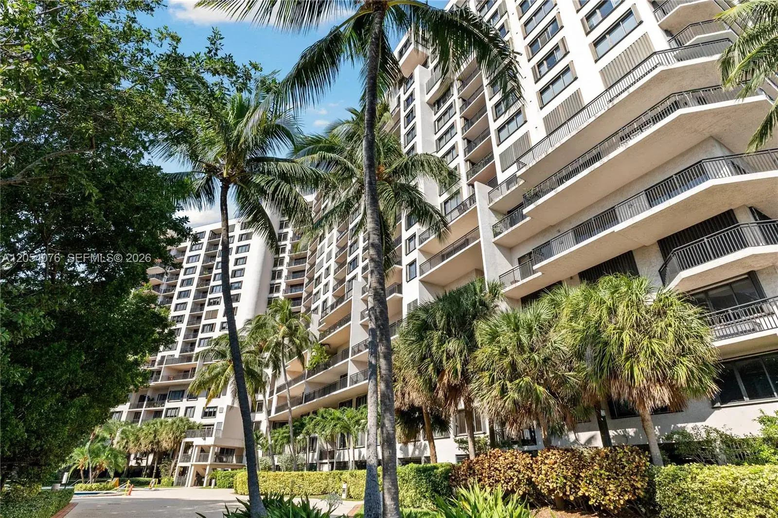 1 bedroom 1 bath Residential Lease for rent at 540 Brickell Key Dr # 1414, Miami FL 33131