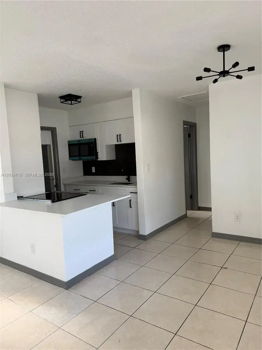 1 bedroom 1 bath Residential Lease for rent at 2216 Fillmore St # 6, Hollywood FL 33020