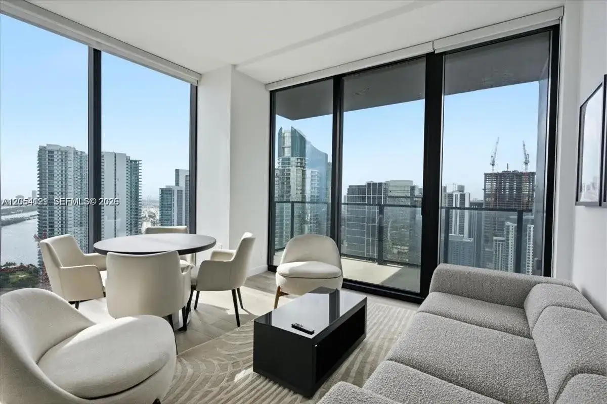 1 bedroom 1 bath Residential Lease for rent at 20 NE 11th St # A, Miami FL 33132