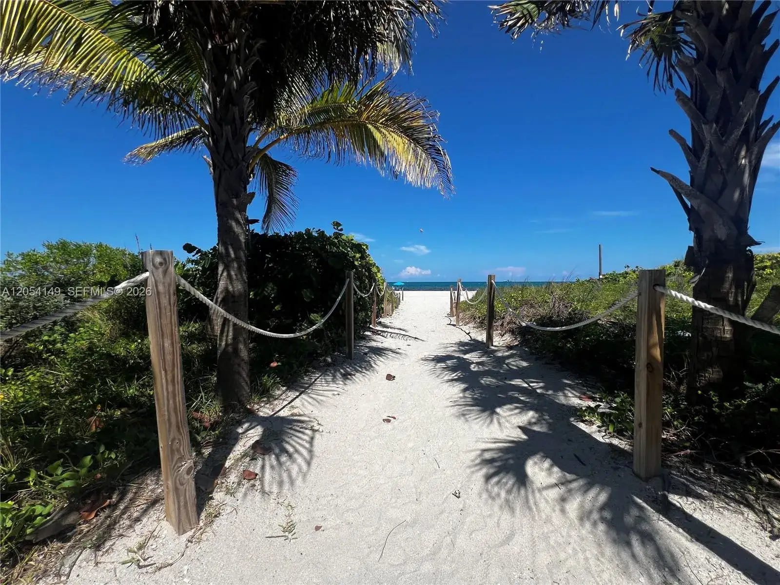 1 bedroom 1 bath Residential Lease for rent at 2457 Collins Ave # 402, Miami Beach FL 33140