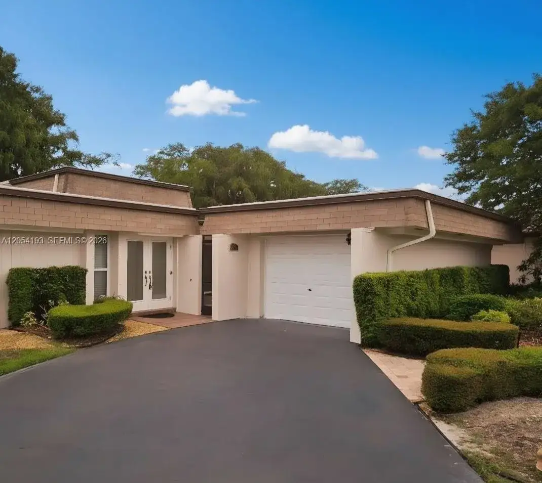 3 bedroom 2 bath Residential Lease for rent at 4602 King Palm Dr, Tamarac FL 33319