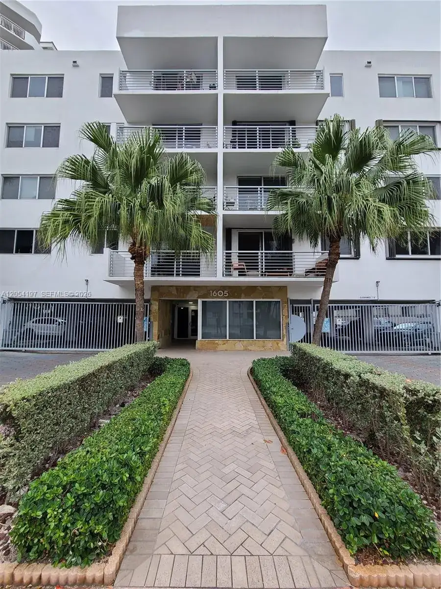 1 bedroom 1 bath Residential Lease for rent at 1605 Bay Rd # 206, Miami Beach FL 33139