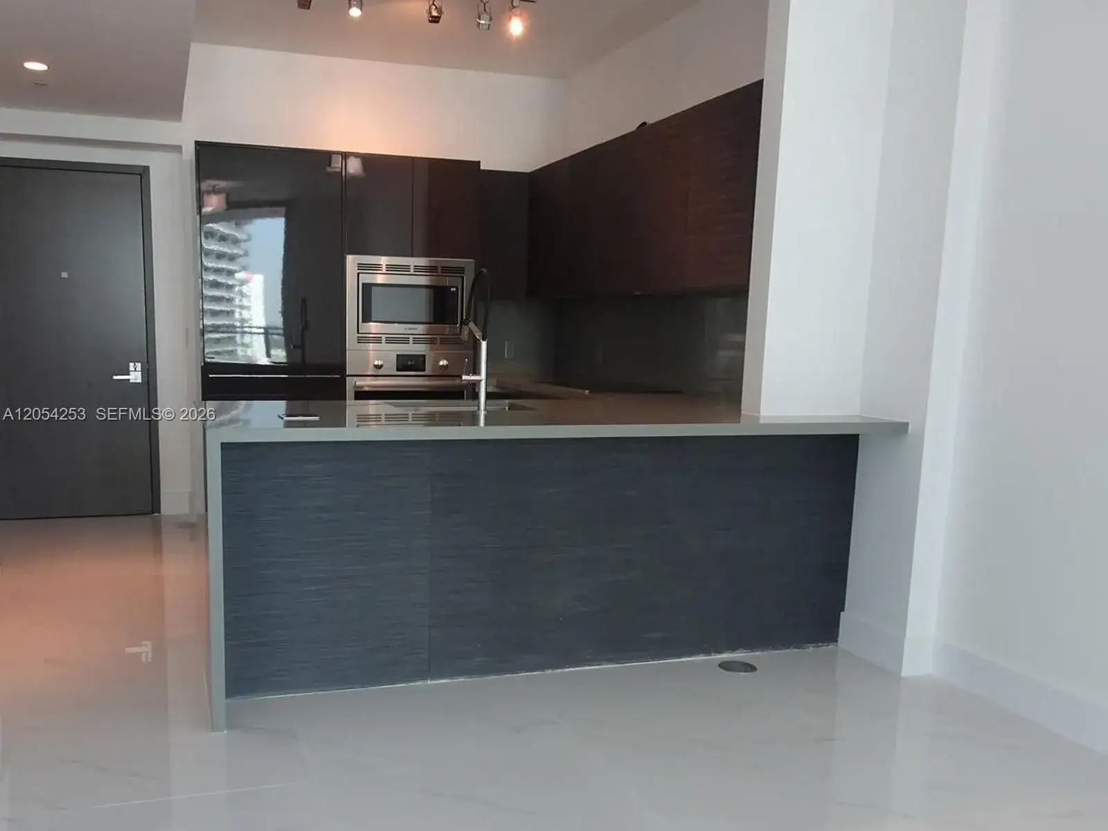 1 bedroom 1 bath Residential for sale at 1080 Brickell Ave # 1607, Miami FL 33131