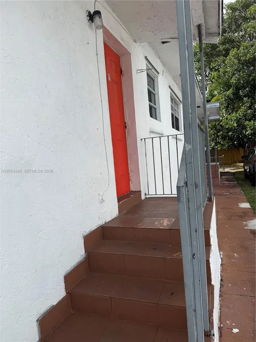1 bedroom 1 bath Residential Lease for rent at 5600 SW 112 ave # 0, Miami FL 33173