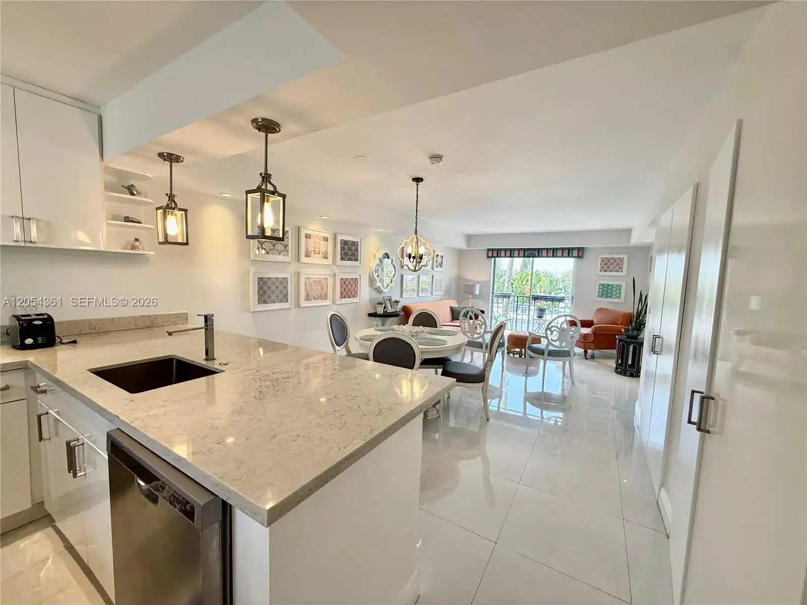 1 bedroom 1 bath Residential Lease for rent at 855 Euclid Ave # 402, Miami Beach FL 33139
