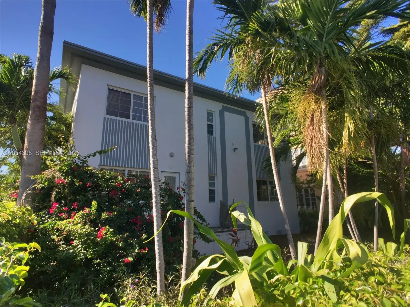 1 bedroom 1 bath Residential Lease for rent at 901 7th St # 1, Miami Beach FL 33139