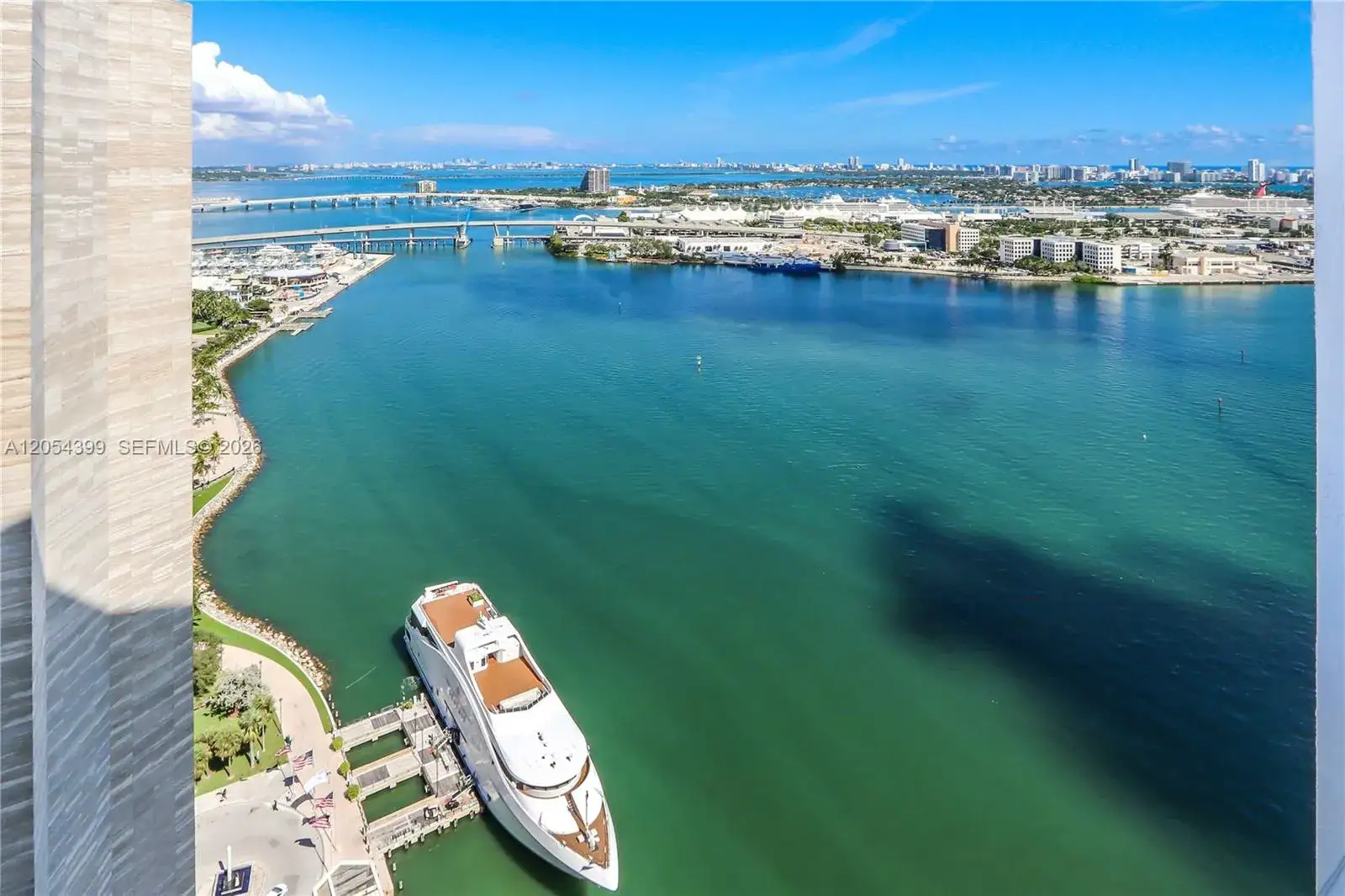1 bedroom 1 bath Residential Lease for rent at 335 S Biscayne Blvd # 3510, Miami FL 33131