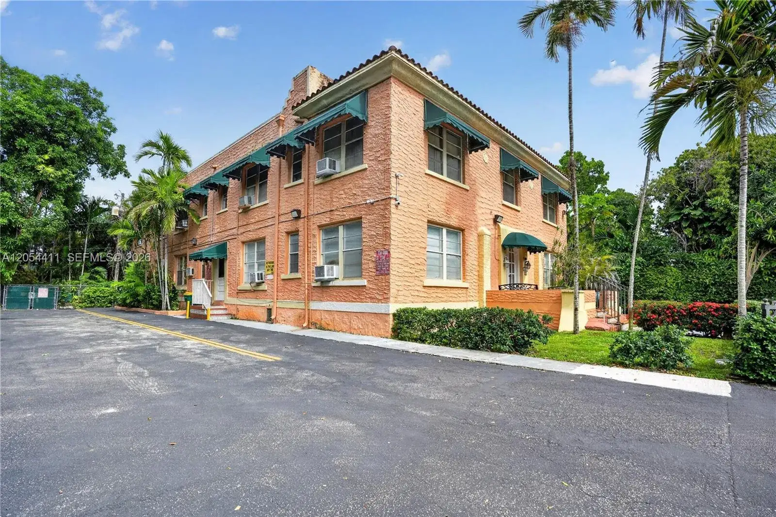 2 bedroom 1 bath Residential Lease for rent at 3409 S Le Jeune Rd # 11, Coral Gables FL 33134