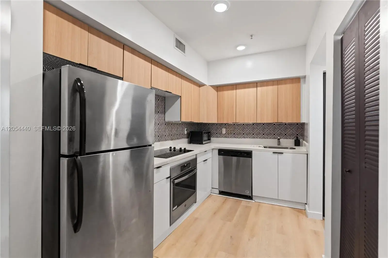 2 bedroom 1 bath Residential for sale at 810 7th # 102, Miami Beach FL 33139