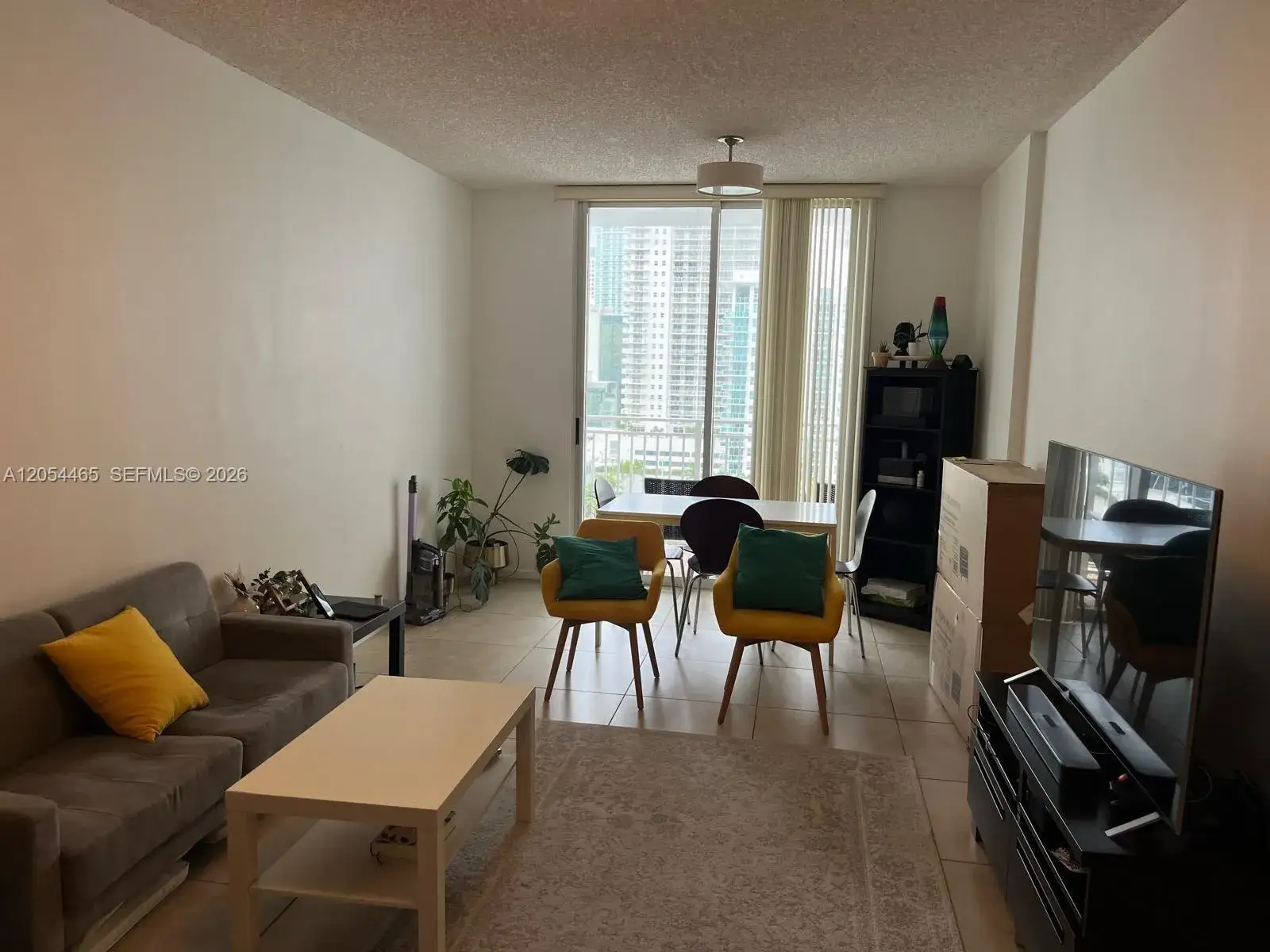 1 bedroom 1 bath Residential Lease for rent at 185 SE 14 TER # 2012, Miami FL 33131