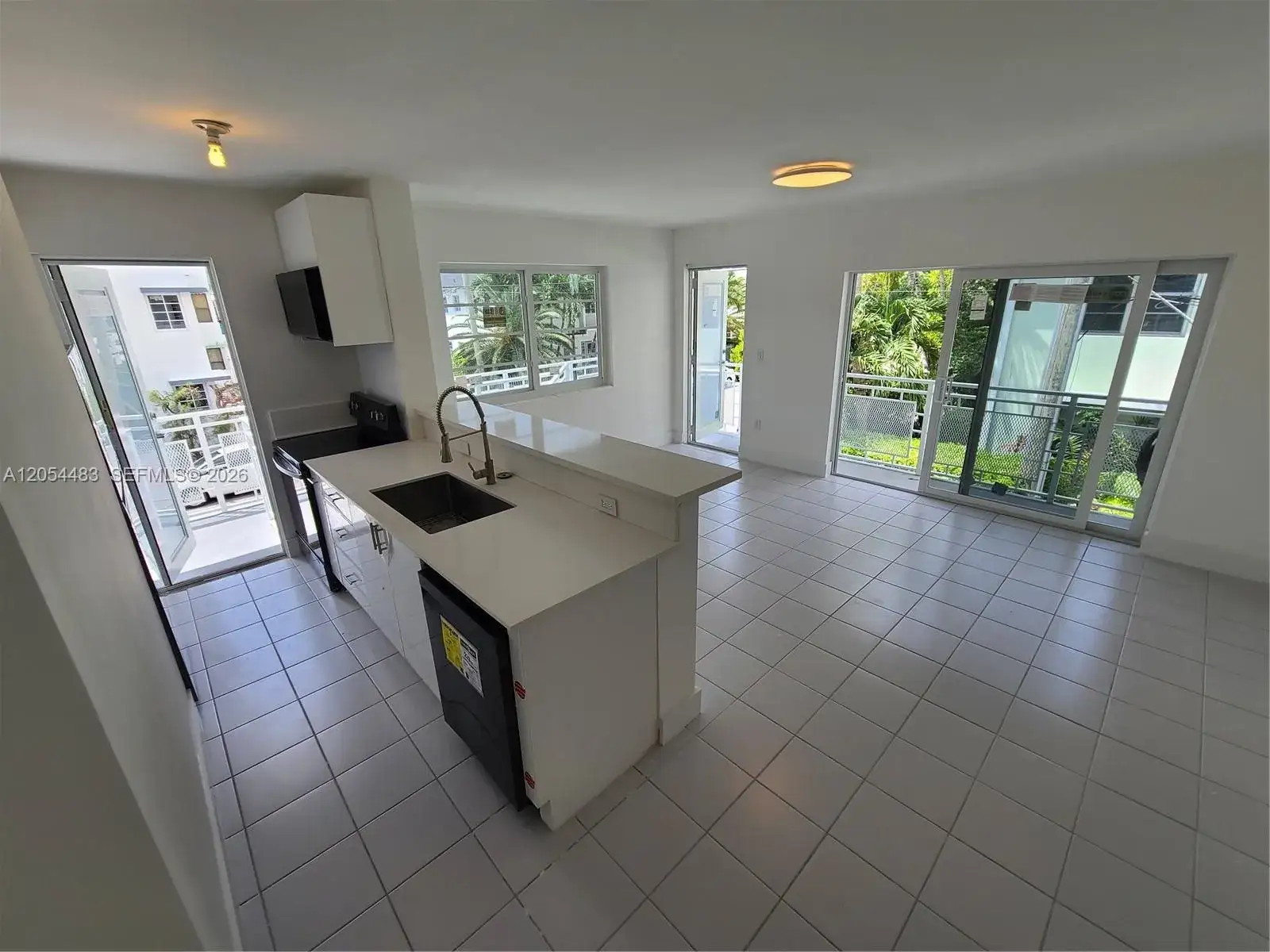 1 bedroom 1 bath Residential Lease for rent at 901 10th St # 8, Miami Beach FL 33139