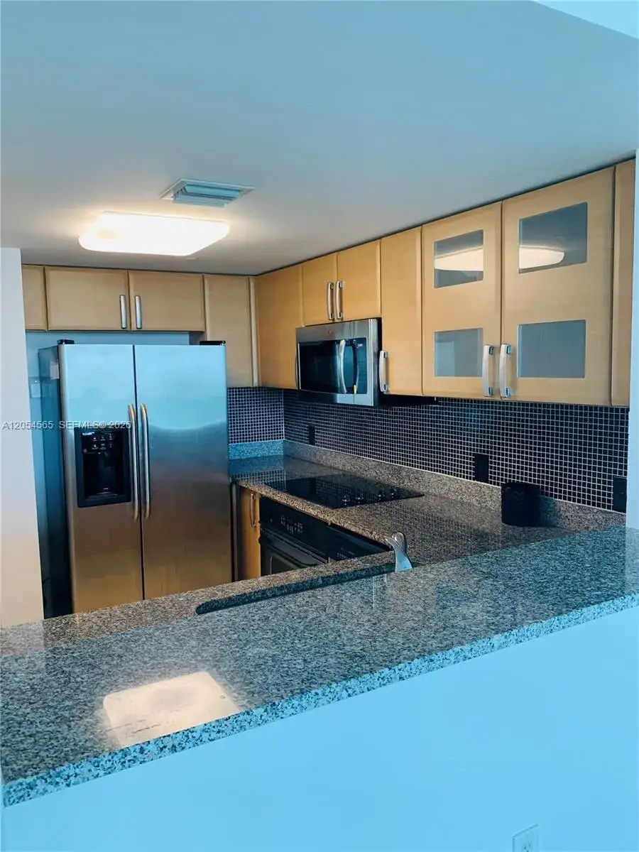 1 bedroom 1 bath Residential Lease for rent at 2101 Brickell Ave # 2611, Miami FL 33129
