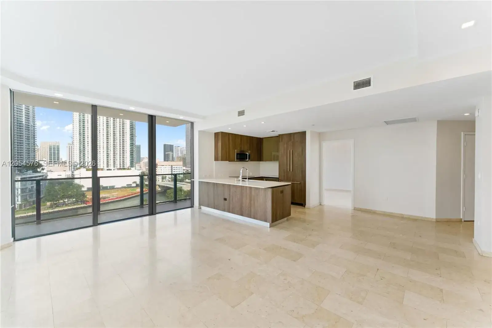 3 bedroom 3 bath Residential Lease for rent at 88 SW 7th St # 712, Miami FL 33130