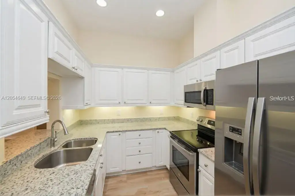 2 bedroom 2 bath Residential Lease for rent at 1301 Tamiami # 0, Sarasota FL 34236