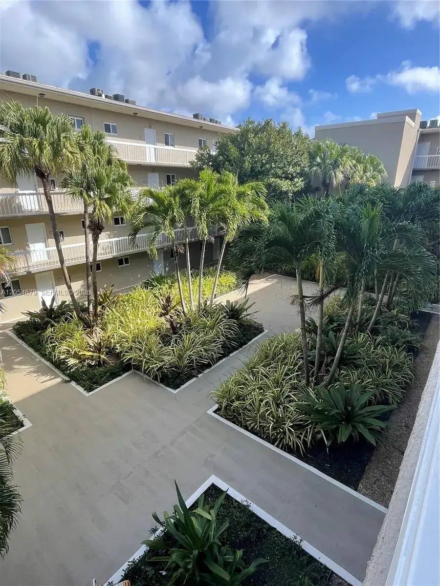 2 bedroom 1 bath Residential Lease for rent at 7700 Camino Real # 307, Miami FL 33143