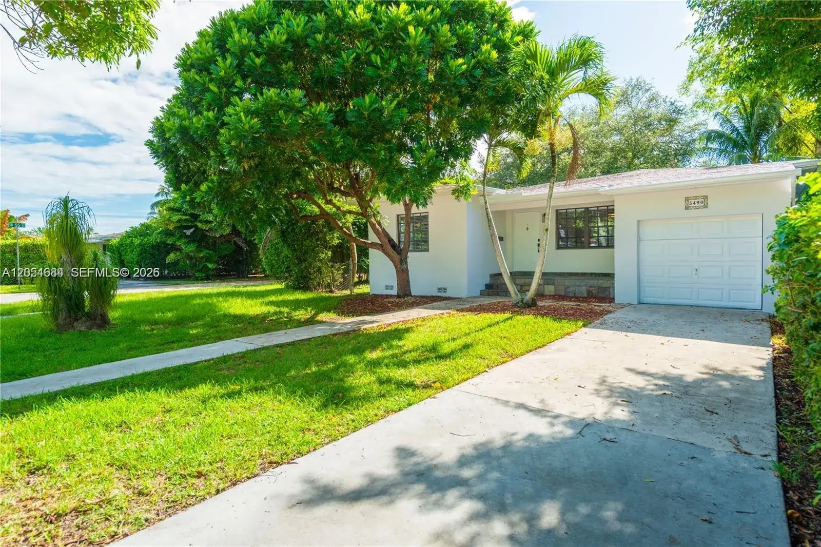 2 bedroom 2 bath Residential Lease for rent at 5490 SW 57 Ave # 0, Miami FL 33155