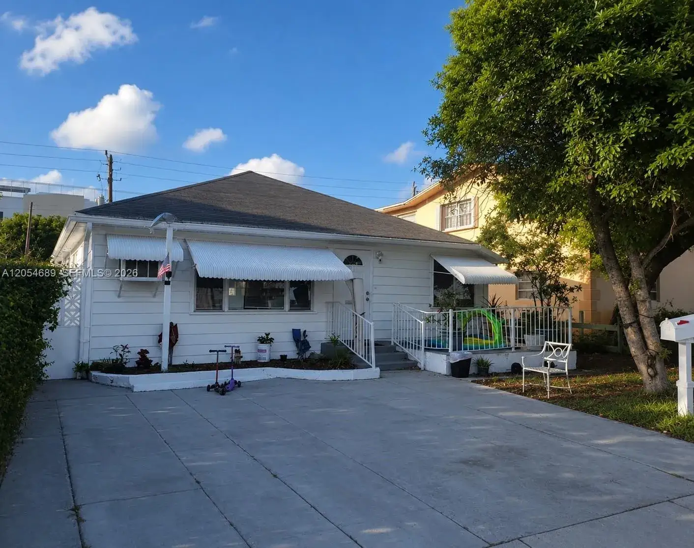 2 bedroom 2 bath Residential for sale at 1711 Jackson St, Hollywood FL 33020