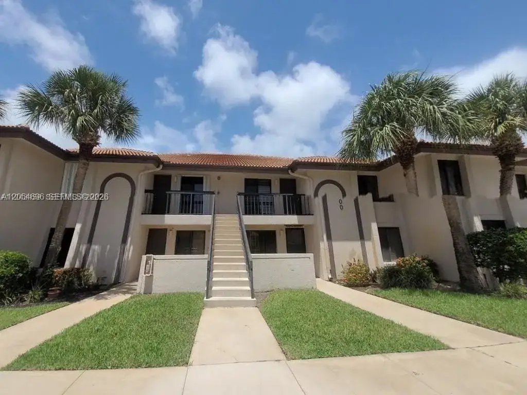 2 bedroom 2 bath Residential Lease for rent at 400 Club Cir # 202, Boca Raton FL 33487