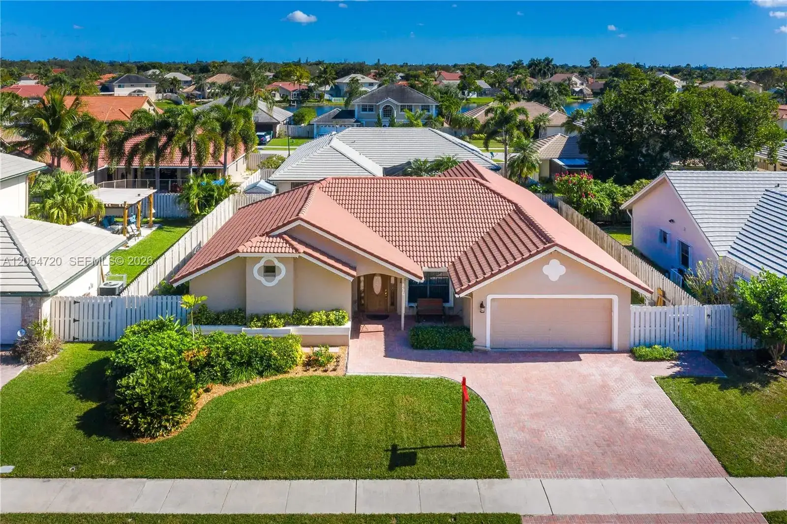 850 Amherst Ave, Davie FL 33325