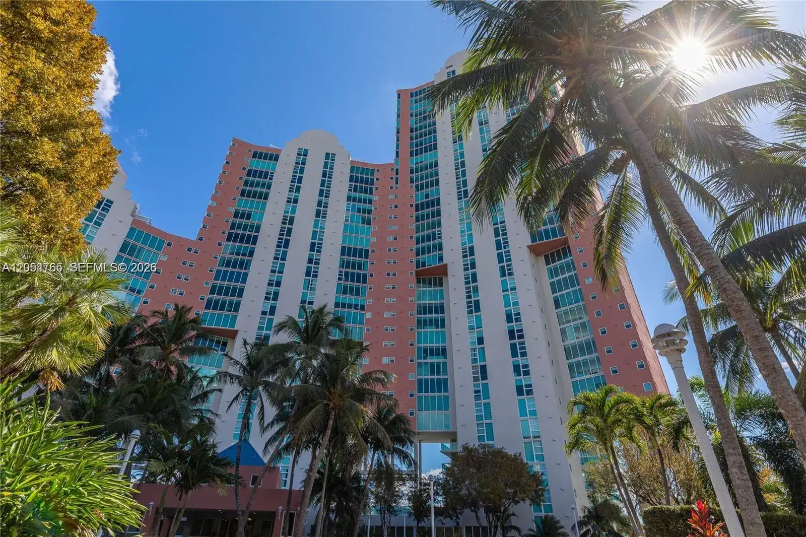 1 bedroom 1 bath Residential Lease for rent at 3370 NE 190TH ST # 706, Aventura FL 33180