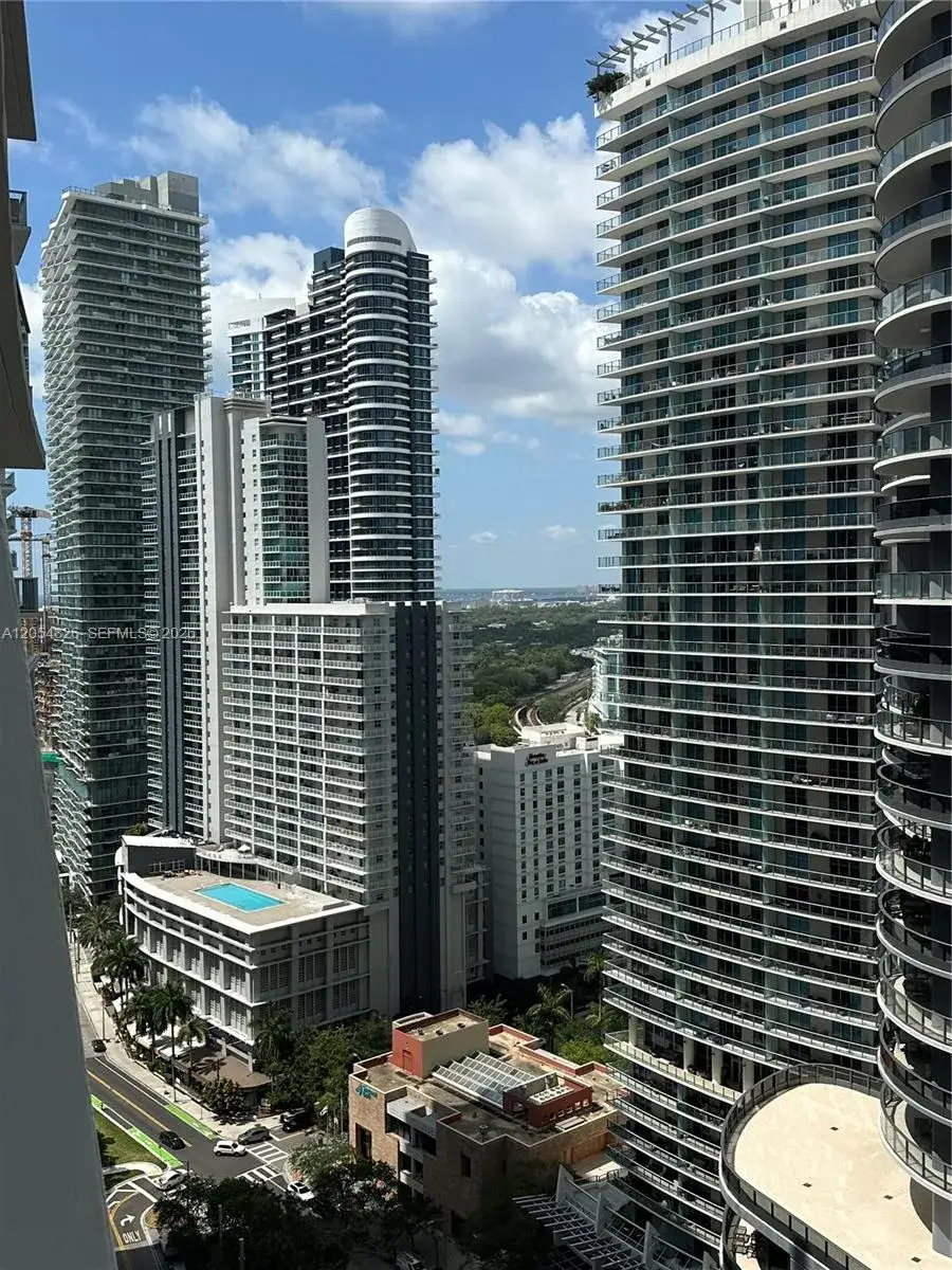 2 bedroom 2 bath Residential Lease for rent at 1010 Brickell Ave # 2707, Miami FL 33131