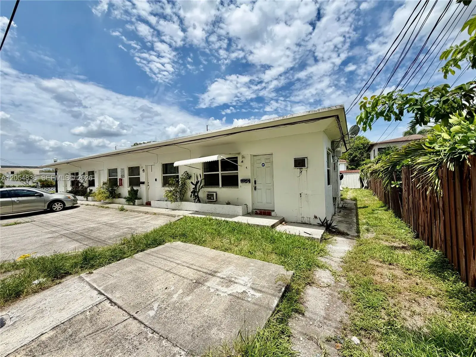 1 bedroom 1 bath Residential Lease for rent at 2041 S jackson st # 4, Hollywood FL 33020
