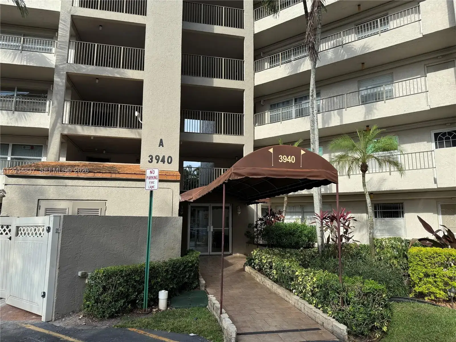 2 bedroom 2 bath Residential Lease for rent at 3940 Inverrary Blvd # A, Lauderhill FL 33319