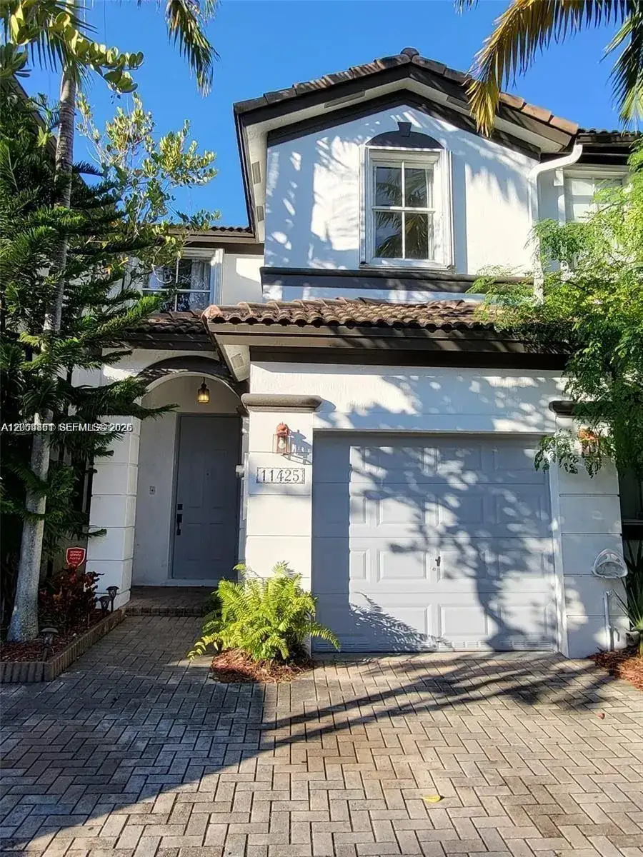 3 bedroom 2 bath Residential for sale at 11425 NW 76th Ter, Doral FL 33178