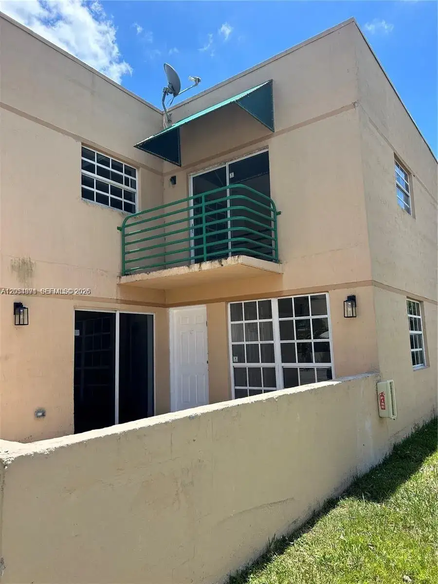 3 bedroom 3 bath Residential for sale at 11880 SW 19th Ter # 113, Miami FL 33175