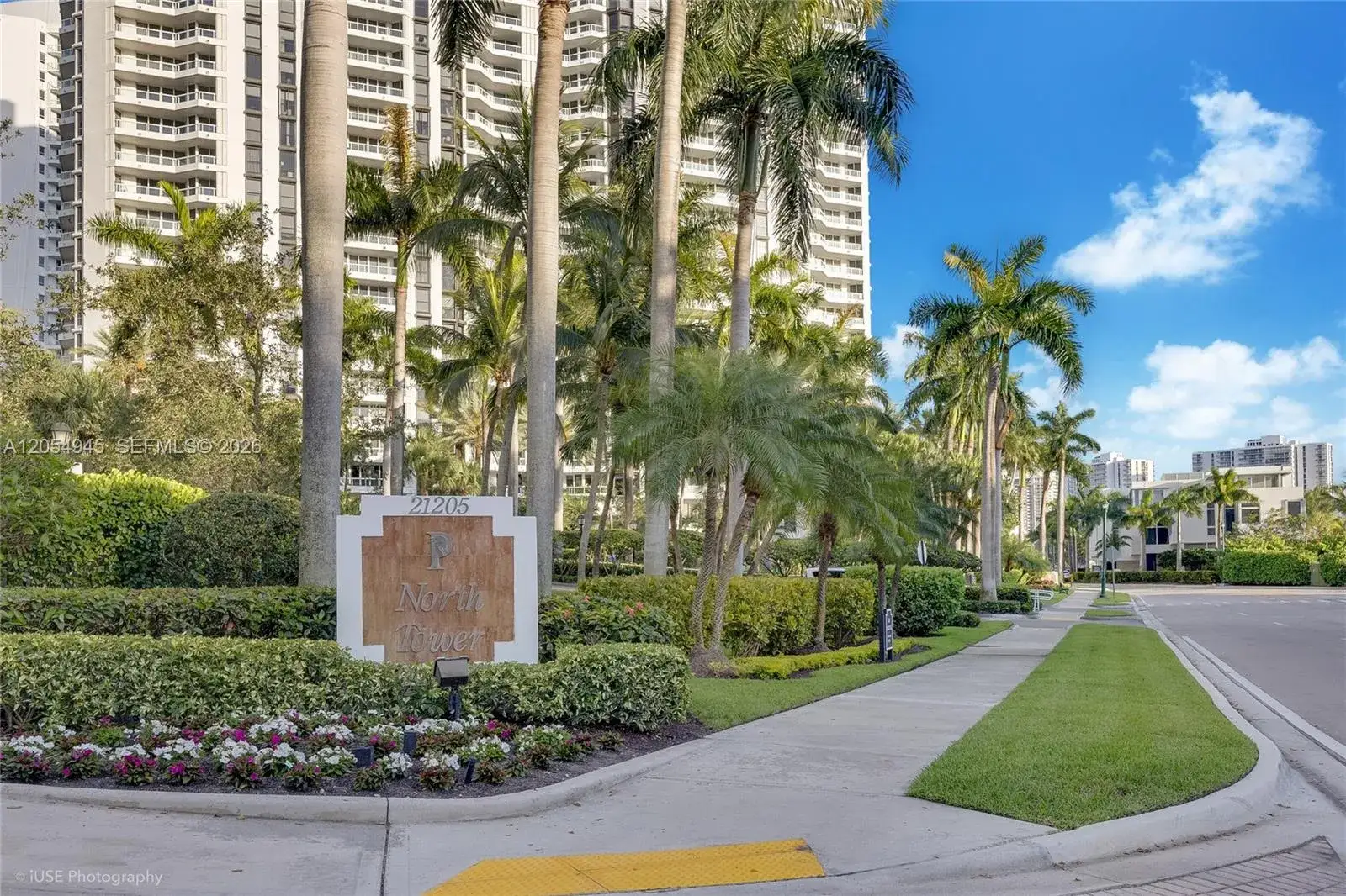 3 bedroom 2 bath Residential for sale at 21205 Yacht Club Dr # 701, Aventura FL 33180