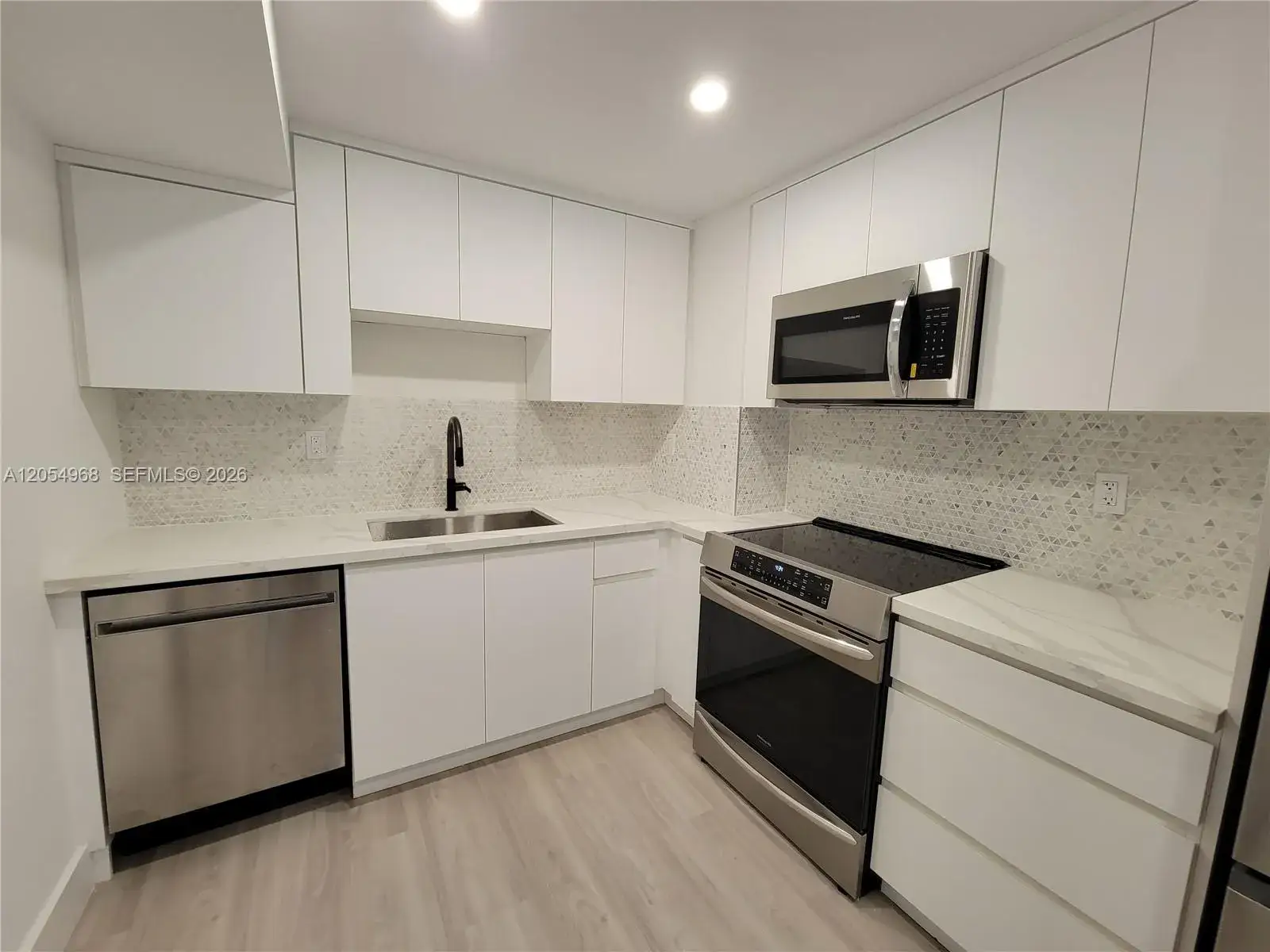 2 bedroom 1 bath Residential Lease for rent at 2655 Collins Ave # 608, Miami Beach FL 33140