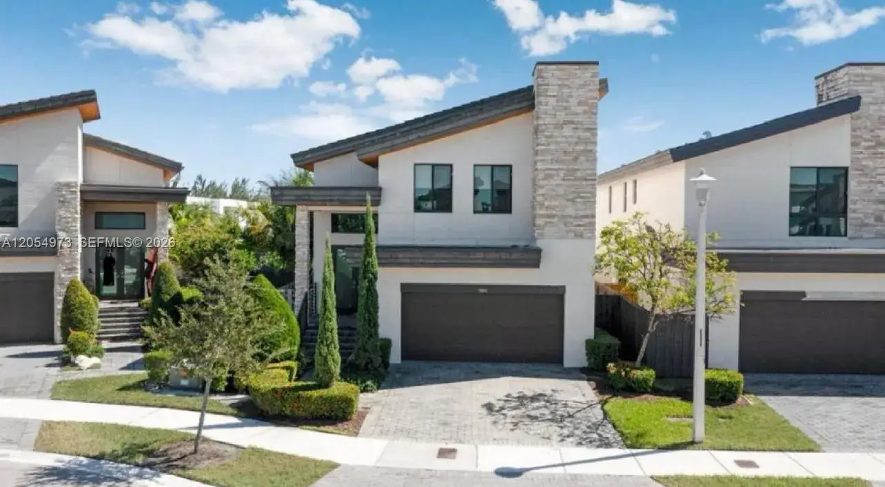 4 bedroom 4 bath Residential for sale at 7641 NW 102nd Ct, Doral FL 33178