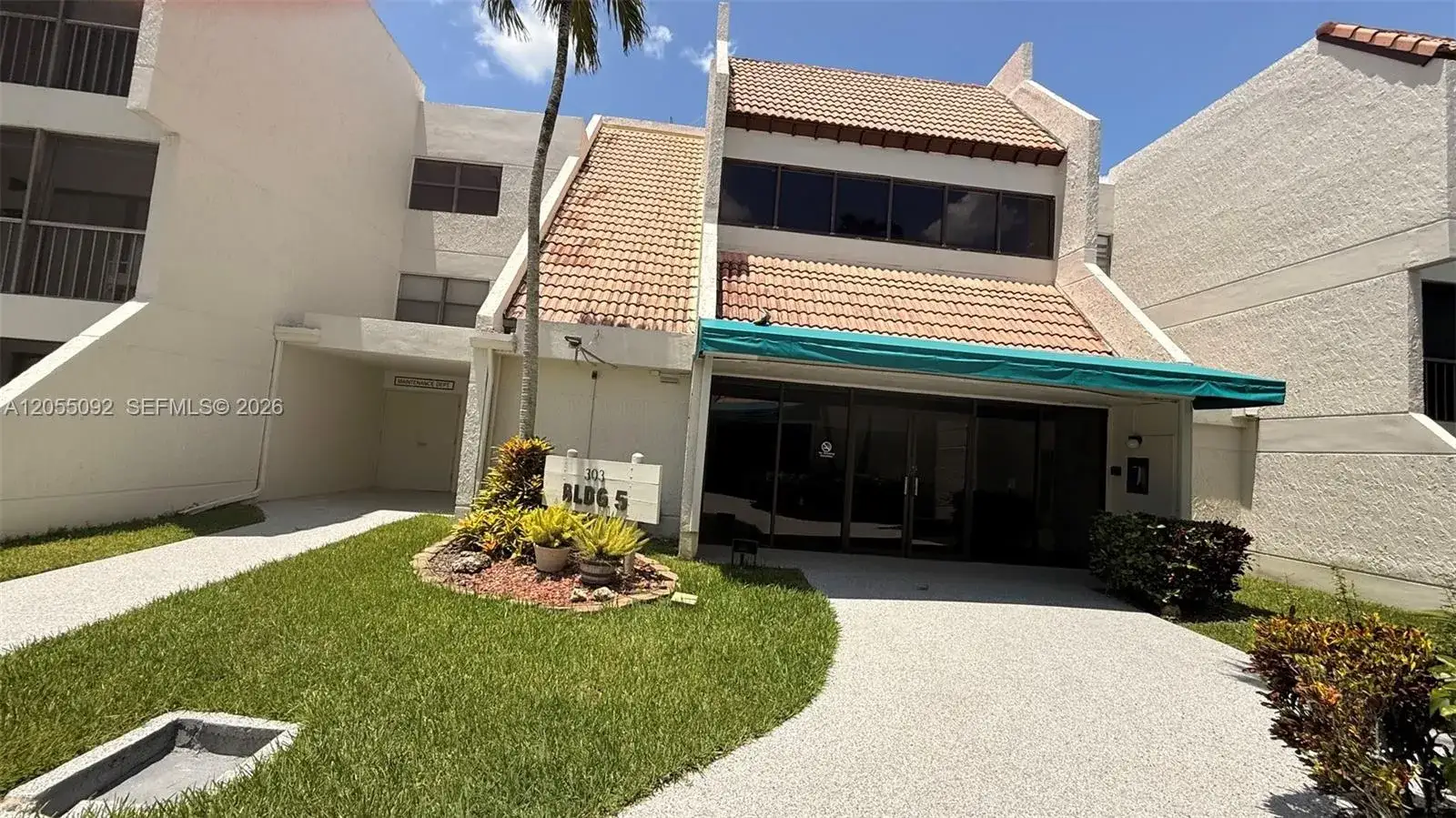 2 bedroom 2 bath Residential for sale at 303 Racquet Club Rd # 206, Weston FL 33326