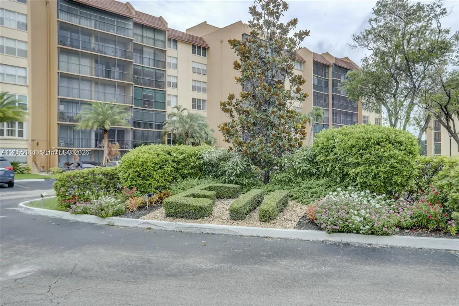 2 bedroom 2 bath Residential for sale at 3771 Environ Blvd # 447, Lauderhill FL 33319