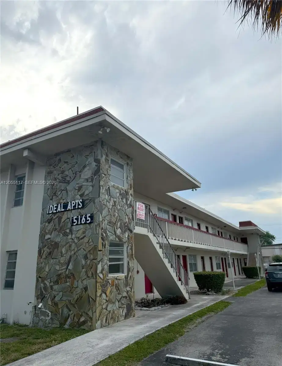 1 bedroom 1 bath Residential Lease for rent at 5165 W Flagler St # 7, Miami FL 33134