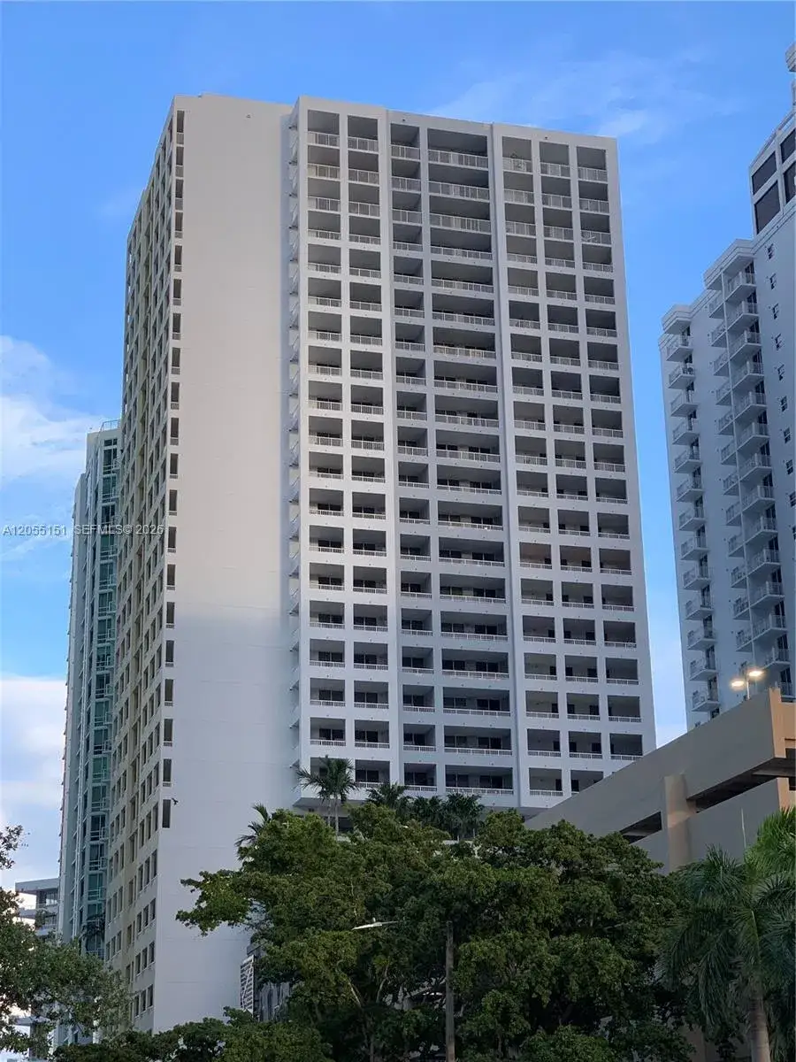 1 bedroom 1 bath Residential Lease for rent at 170 SE 14th St # 1402, Miami FL 33131