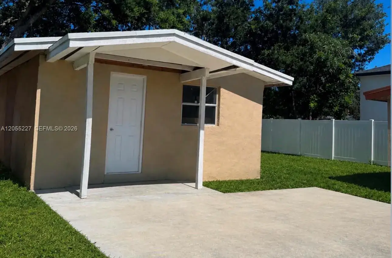 1 bedroom 1 bath Residential Lease for rent at 217 NW 14th Ct # B, Dania Beach FL 33004
