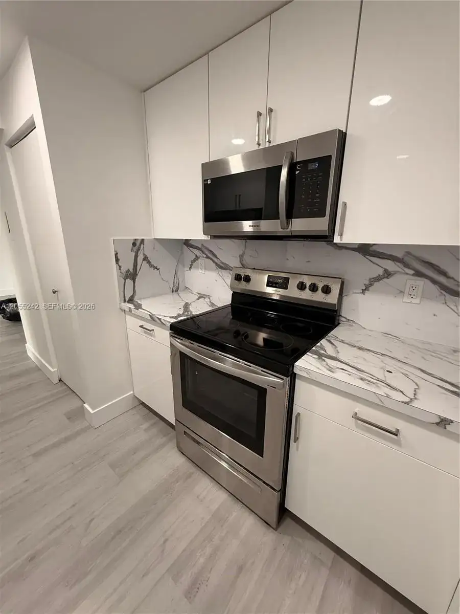 1 bedroom 1 bath Residential Lease for rent at 8240 SW 210th St # 203, Cutler Bay FL 33189