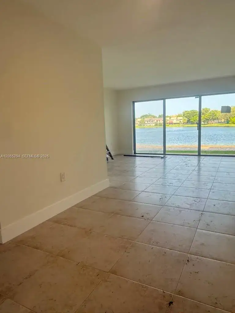 1 bedroom 1 bath Residential Lease for rent at 9351 Fontainebleau Blvd # B112, Miami FL 33172