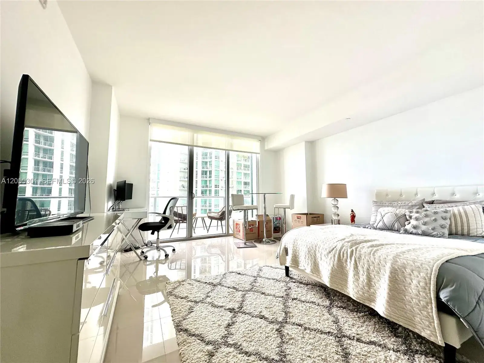 1 bath Residential Lease for rent at 1300 Brickell Bay Dr # 1205, Miami FL 33131