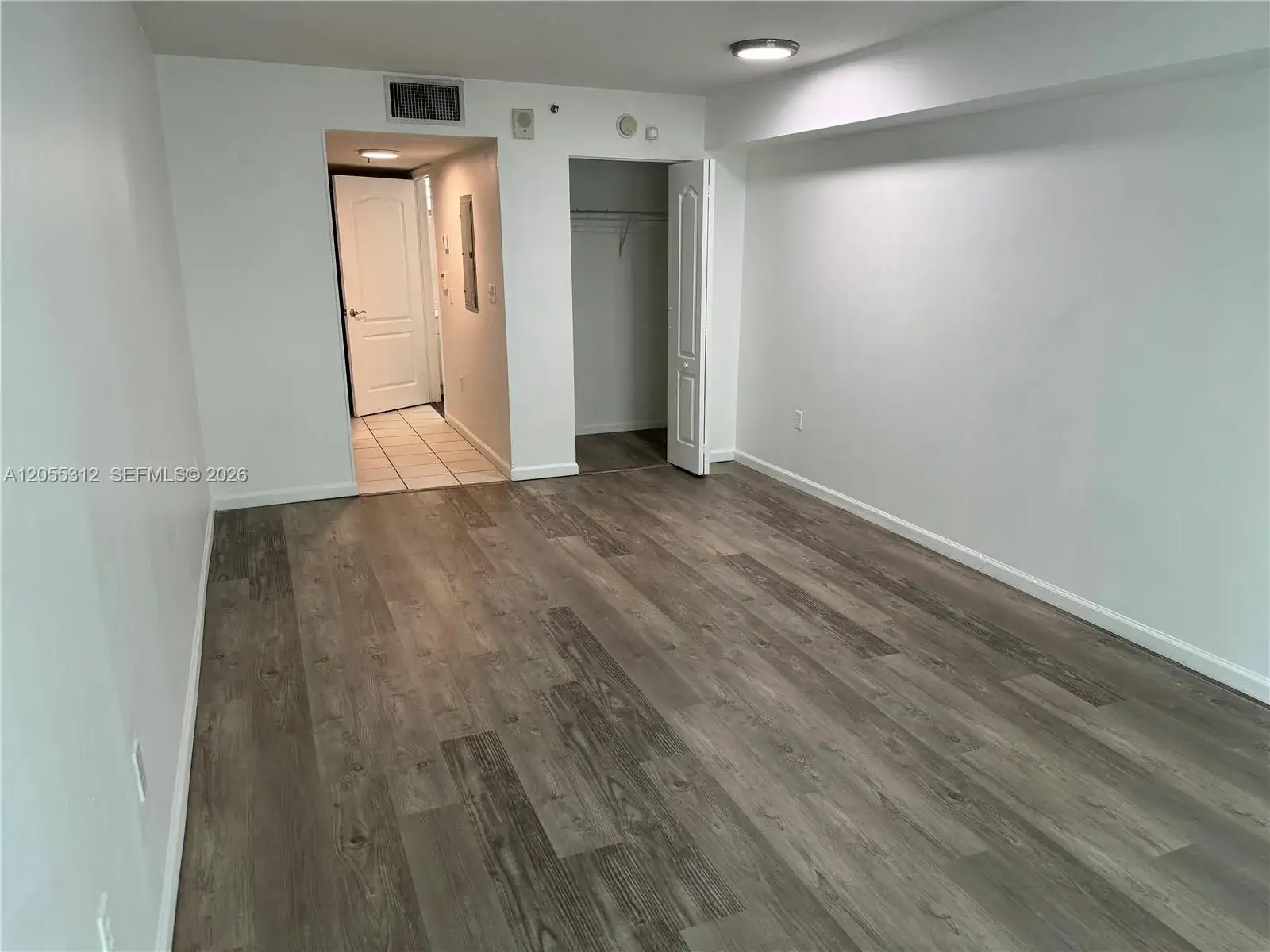 1 bath Residential Lease for rent at 1200 Brickell Bay Dr # 2310, Miami FL 33131
