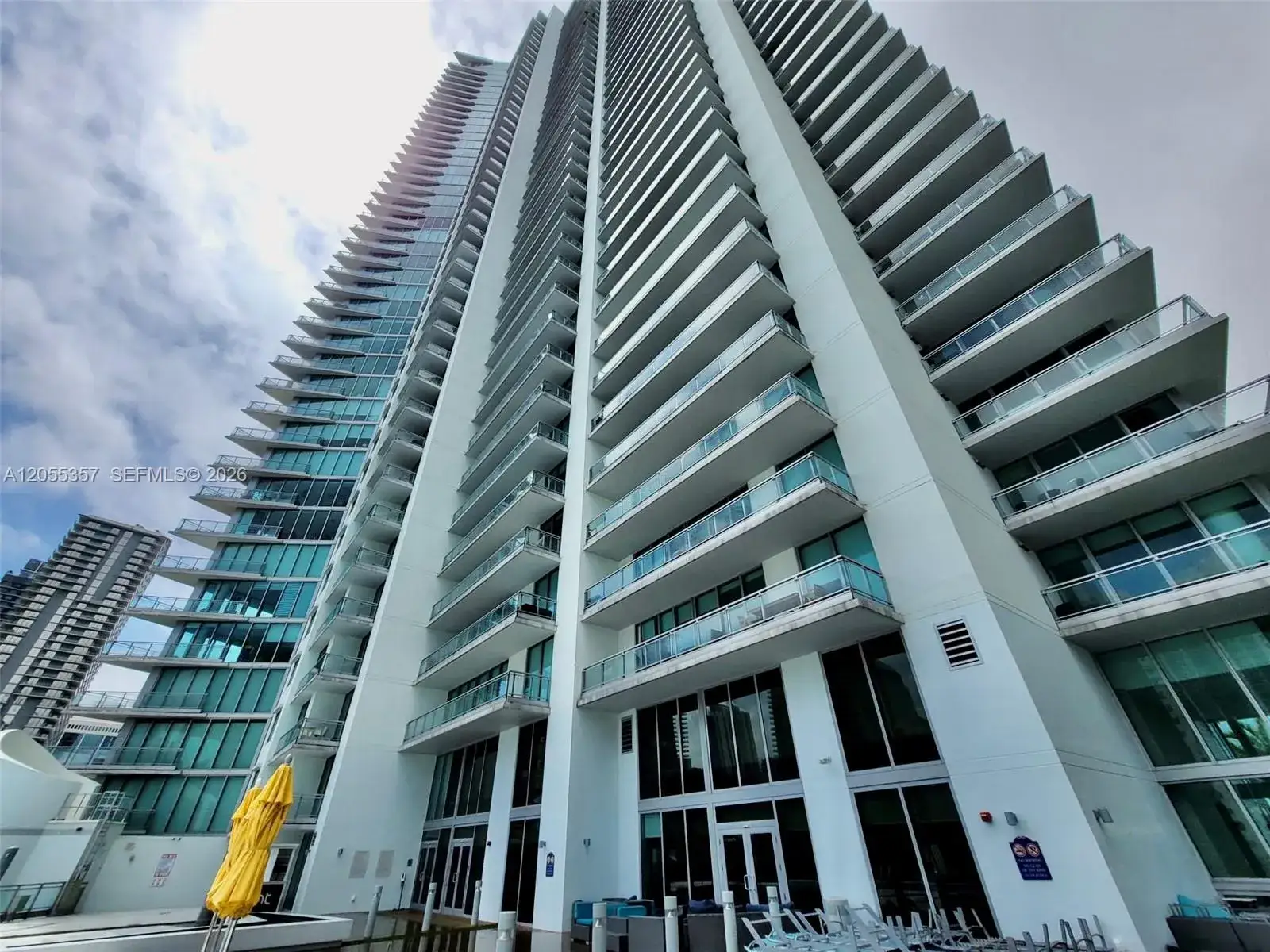 1 bedroom 1 bath Residential Lease for rent at 92 SW 3rd St # 1808, Miami FL 33130