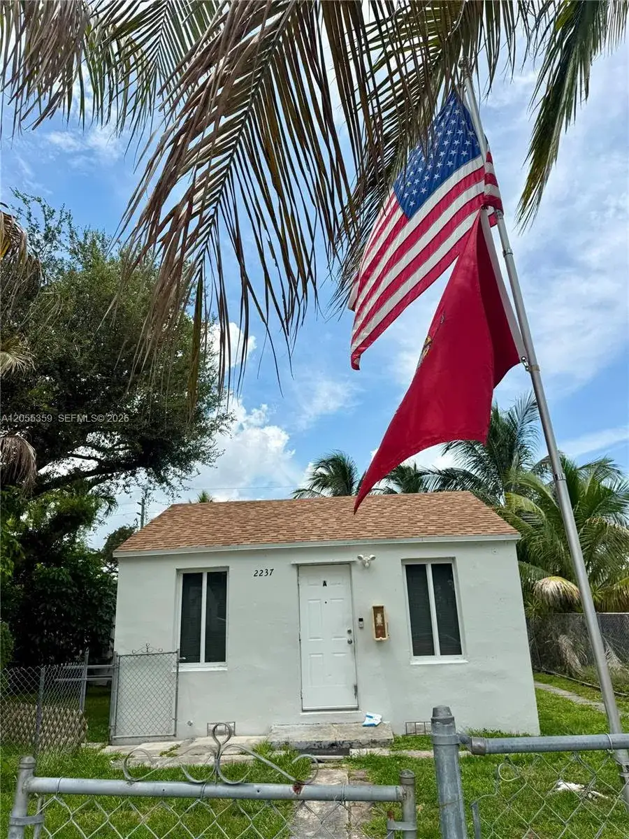 2 bedroom 1 bath Residential Lease for rent at 2237 Wilson St # C, Hollywood FL 33020